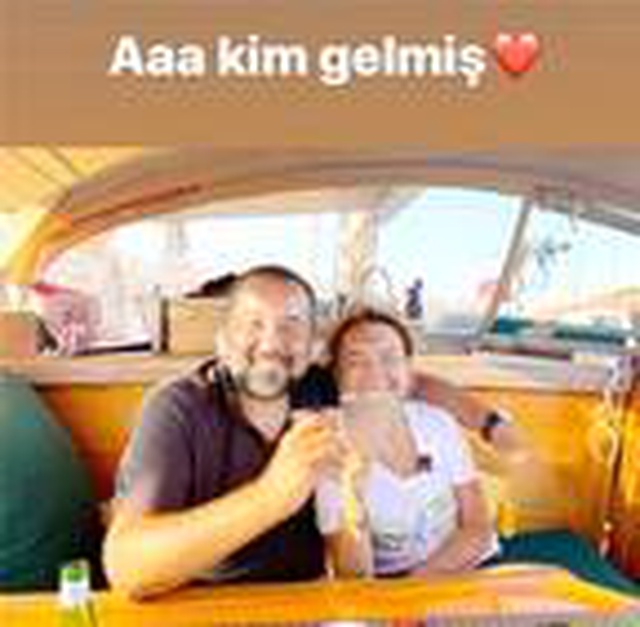  <a class='keyword-sd' href='/demet-akbag/' title='Demet Akbağ'>Demet Akbağ</a>'dan <a class='keyword-sd' href='/ata-demirer/' title='Ata Demirer'>Ata Demirer</a>'e yeni yaş sürprizi