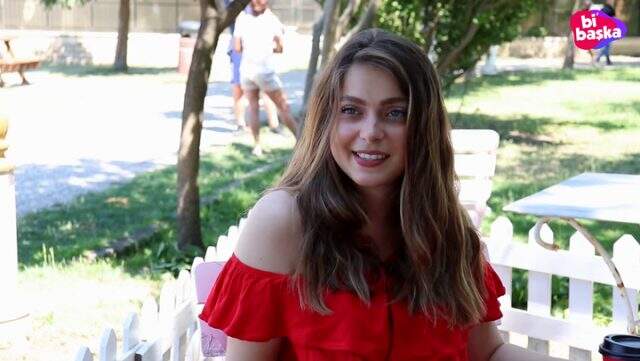 Hercai'nin Yaren'i İlay Erkök'ten şoke eden itiraf! Her şeyi çiğ yiyebiliyorum Hercai'nin Yaren'i İlay Erkök'ten şoke eden itiraf! Her şeyi çiğ yiyebiliyorum