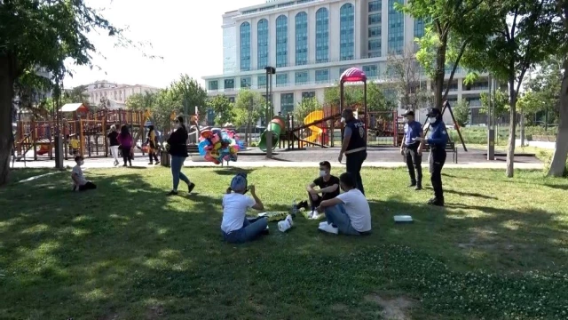 Maskesiz dolaşan vatandaşların bahaneleri pes dedirtti: Uçtu, unuttum, düşürdüm Maskesiz dolaşan vatandaşların bahaneleri pes dedirtti: Uçtu, unuttum, düşürdüm