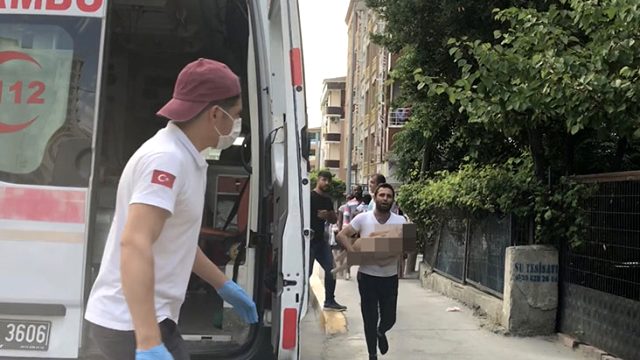 Nefes alamayan oğlunu ambulansa taşıyan babanın yürek yakan feryatları