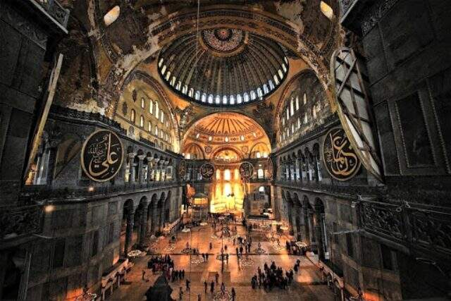 Kiliseden camiye, camiden müzeye Ayasofya'nın tarihi
