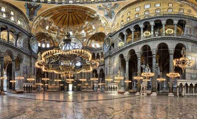 Kiliseden camiye, camiden müzeye Ayasofya'nın tarihi