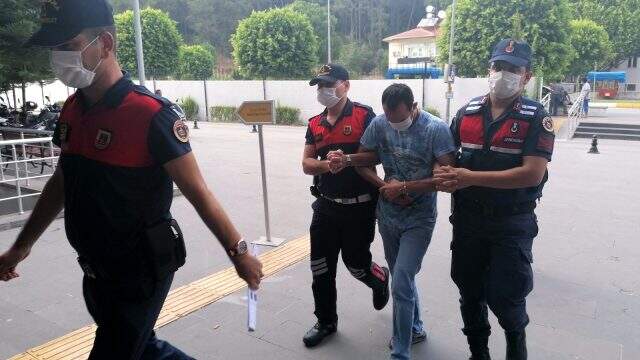 17 suçtan aranan cezaevi firarisi 6 yıldır kardeşinin kimliğiyle yaşamış 17 suçtan aranan cezaevi firarisi 6 yıldır kardeşinin kimliğiyle yaşamış