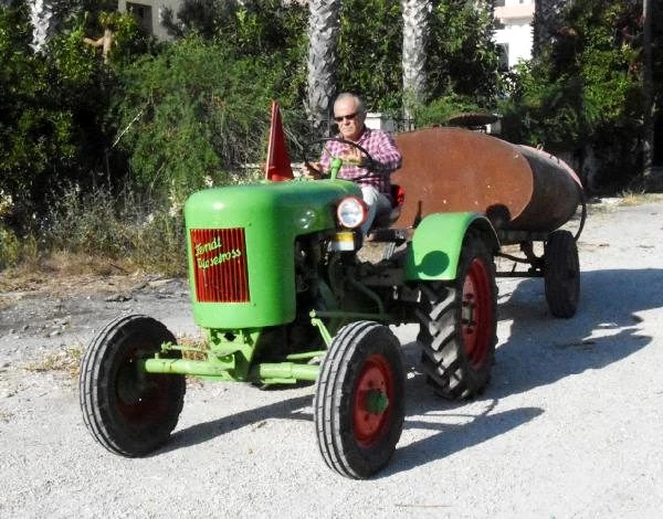 Dede yadigarı 70 yıllık traktörü 68 bin lira harcayarak çürümekten kurtardı