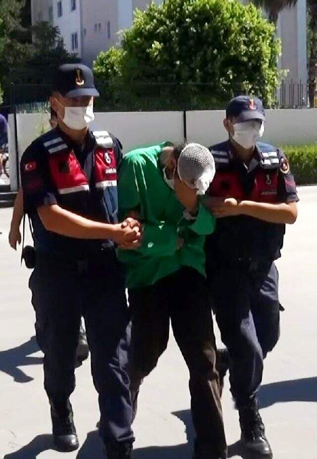 İki üniversite mezunu psikolog, evinde uyuşturucu imalatından yakalandı! Balkonu seraya çevirmiş İki üniversite mezunu psikolog, evinde uyuşturucu imalatından yakalandı! Balkonu seraya çevirmiş