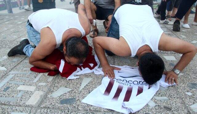 Hatayspor'un şampiyonluğu kentte büyük bir coşkuyla kutlandı Hatayspor'un şampiyonluğu kentte büyük bir coşkuyla kutlandı
