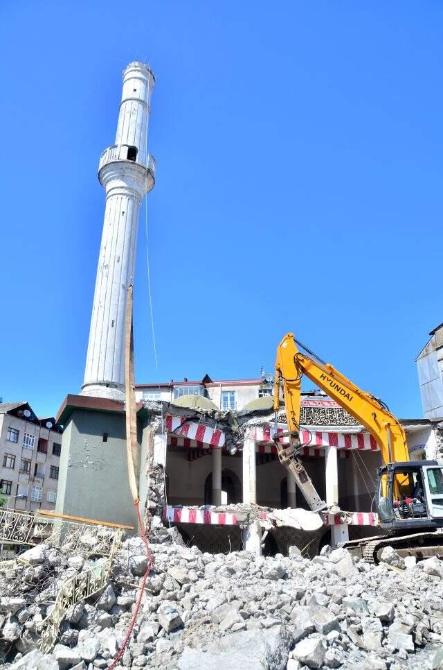 Kıblesi 18 derece yanlış olan 64 yıllık cami yıkılıyor