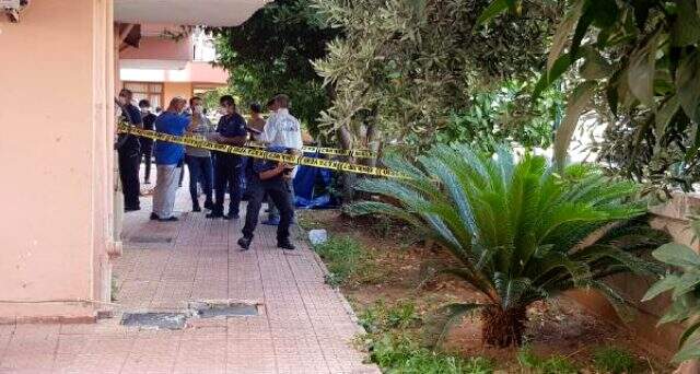 Bileklerinde kesik izi olan anne, bebeğini dokuzuncu kattan attıktan sınra kendi atladı Bileklerinde kesik izi olan anne, bebeğini dokuzuncu kattan attıktan sınra kendi atladı