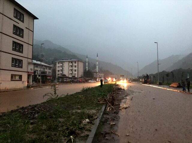 İçişleri Bakanı Süleyman Soylu, selin vurduğu Rize'ye gidiyor İçişleri Bakanı Süleyman Soylu, selin vurduğu Rize'ye gidiyor