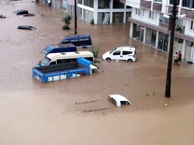 Şiddetli yağış Rize'yi de vurdu! Ağaran Şelalesi böyle taştı