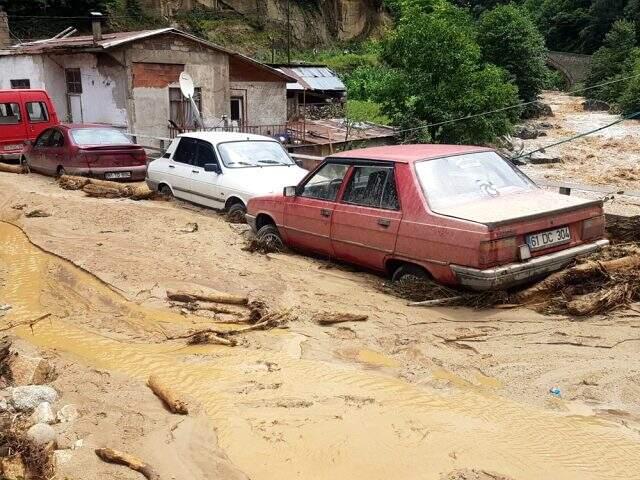 Şiddetli yağış Rize'yi de vurdu! Ağaran Şelalesi böyle taştı