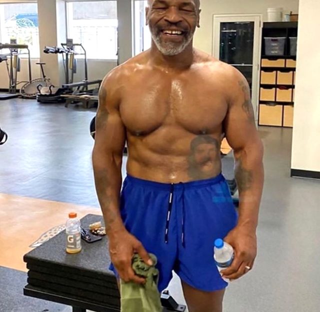 Ringlere geri dönen efsane boksör Mike Tyson, yoğun çalışmayla 31 kilo verdi
