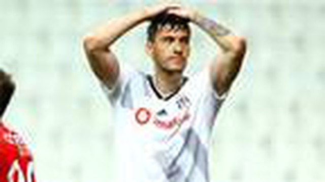 <a class='keyword-sd' href='/besiktas/' title='Beşiktaş'>Beşiktaş</a>'ta Umut Nayir koronavirüsü yendi ama sezonu kapattı!