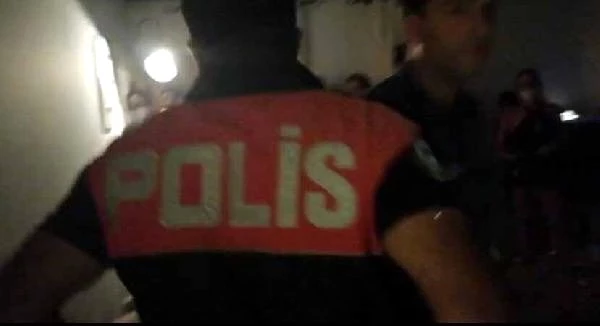 İzmir'de koronavirüse rağmen otel rezidansında parti 25 kişiye 78 bin lira ceza kesildi