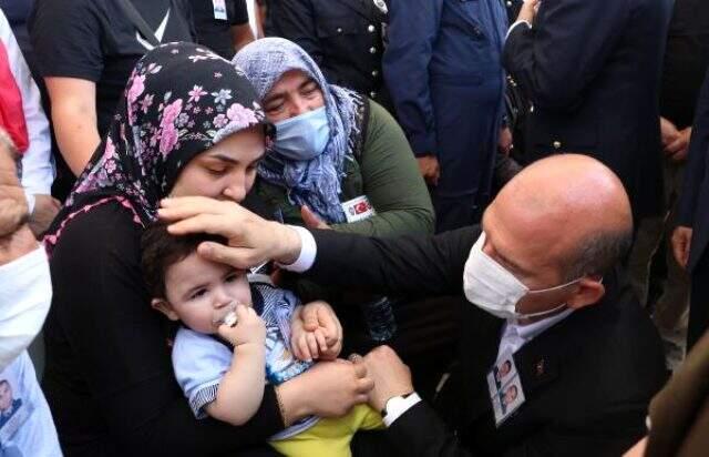 Süleyman Soylu, Van şehidinin gözyaşı döken eşini böyle teselli etti