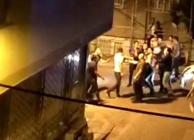 Yol verme meselesi yüzünden çıkan kavgada mermiler havada uçuştu Yol verme meselesi yüzünden çıkan kavgada mermiler havada uçuştu