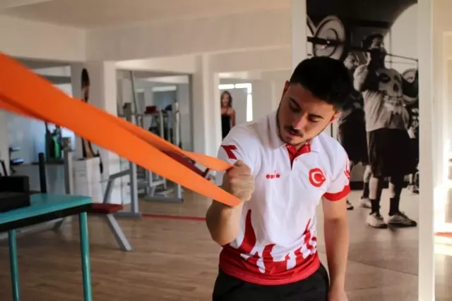 Annesinin 80 liralık pazar parasıyla spor salonuna yazılan genç sporcu dünya 4.'sü oldu