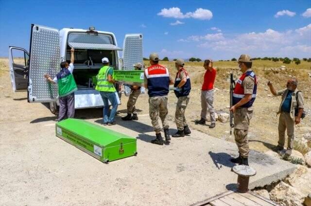 Van Gölü'nden çıkan cenaze sayısı 54'e yükseldi Van Gölü'nden çıkan cenaze sayısı 54'e yükseldi