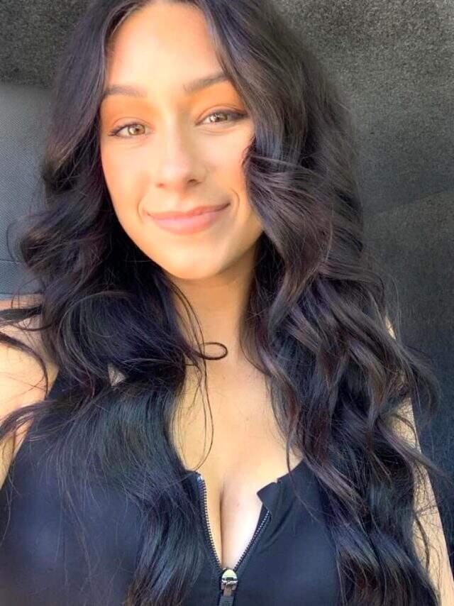 ABD'de kadın polis dehşeti! Üstüne yürüyen falçatalı adamı delik deşik etti ABD'de kadın polis dehşeti! Üstüne yürüyen falçatalı adamı delik deşik etti