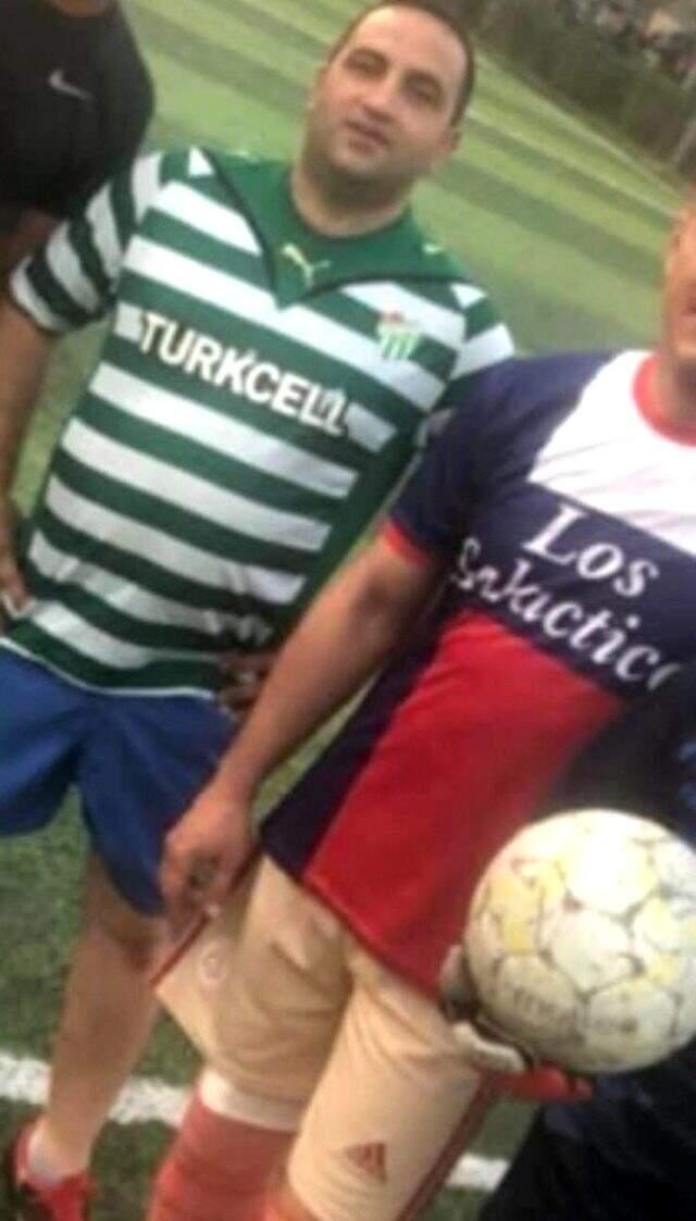 Halı sahada kalp krizi geçiren genci sağlıkçı arkadaşları kurtaramadı