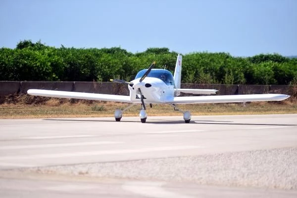 Pilotluk eğitimi için 400 ile 700 bin TL arasında masraf yapan öğrenciler 26 bin TL maaşla işe başlıyorlar