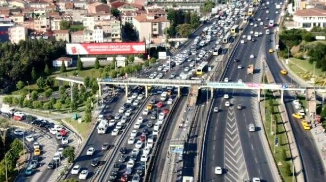 (Havadan görüntülerle) HALİÇ'TE TRAFİK YOĞUNLUĞU