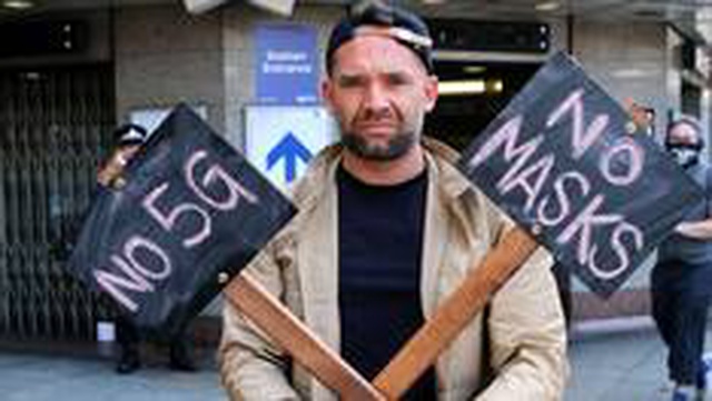 Londra'da yüzlerce maske ve aşı karşıtı sokaklara çıktı: 'Maske zorunluluğu insan hakları ihlali'