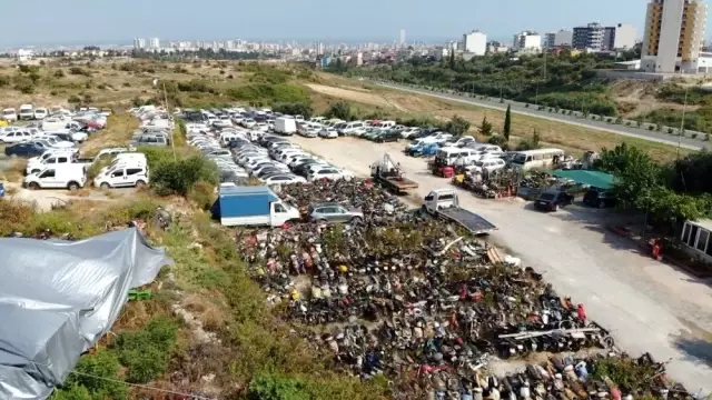 Yediemin otoparklarında milyonluk araçlar çürümeye terk edildi