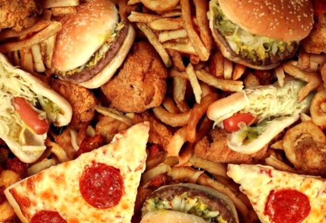 Uzmanlardan obezite uyarısı: Abur cubura tütün ürünleri gibi katı düzenlemeler getirilmeli Uzmanlardan obezite uyarısı: Abur cubura tütün ürünleri gibi katı düzenlemeler getirilmeli