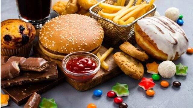 Uzmanlardan obezite uyarısı: Abur cubura tütün ürünleri gibi katı düzenlemeler getirilmeli Uzmanlardan obezite uyarısı: Abur cubura tütün ürünleri gibi katı düzenlemeler getirilmeli