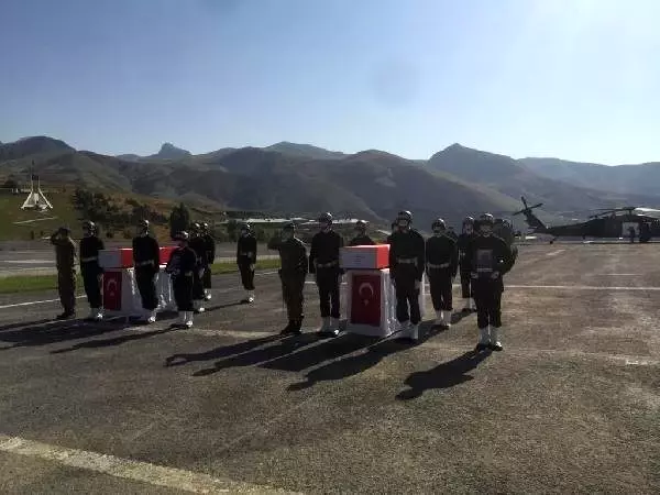 Hakkari şehidi 2 asker, törenle memleketlerine uğurlandı