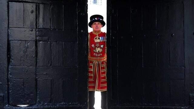 İngiltere'de Kraliçe'nin muhafızları koronavirüs nedeniyle işten çıkarılıyor İngiltere'de Kraliçe'nin muhafızları koronavirüs nedeniyle işten çıkarılıyor