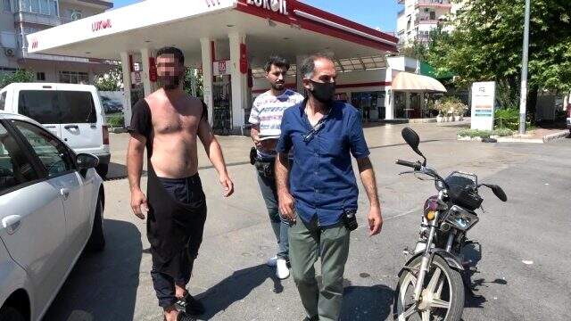 Yol verme tartışmasında 5 kişiyle kavga eden boksör hastanelik oldu Yol verme tartışmasında 5 kişiyle kavga eden boksör hastanelik oldu