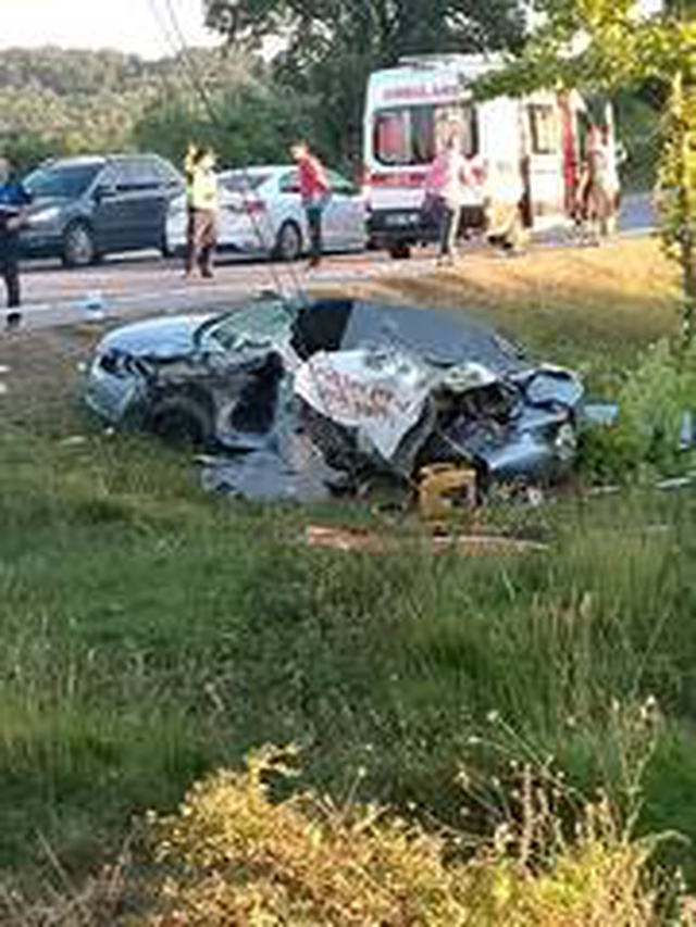 Kocaeli'de kamyon ve otomobil çarpıştı: 4 ölü, 1 yaralı Kocaeli'de kamyon ve otomobil çarpıştı: 4 ölü, 1 yaralı