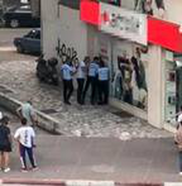 Seyyar satıcıyı darp eden zabıta memurları hakkında soruşturma başlatıldı Seyyar satıcıyı darp eden zabıta memurları hakkında soruşturma başlatıldı