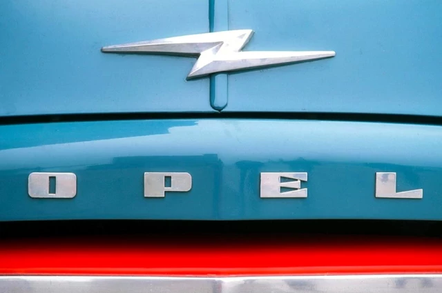 Zaman tünelinde Opel Logosu!
