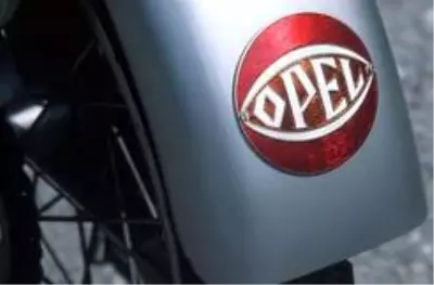 Zaman tünelinde Opel Logosu!