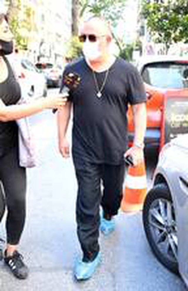 <a class='keyword-sd' href='/cem-yilmaz/' title='Cem Yılmaz'>Cem Yılmaz</a> galoşu unuttu