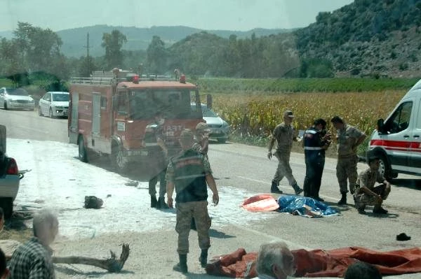 Kahramanmaraş'ta seyir halindeki otomobil alev aldı! 1'i çocuk 2 kişi yanarak öldü