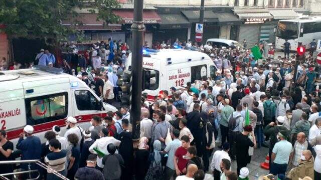 Polis bariyerleri önünde uzun kuyruklar oluştu! Vatandaşlar Ayasofya Camii'ne akın ediyor