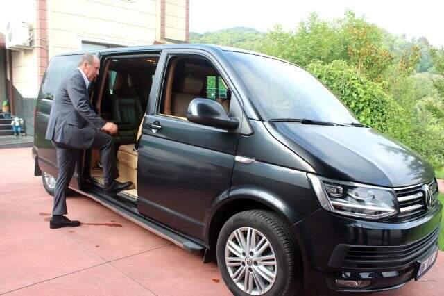Son Dakika: Ayasofya Camii'nde kılınacak cuma namazı için belirlenen alanlar doldu, girişler durduruldu