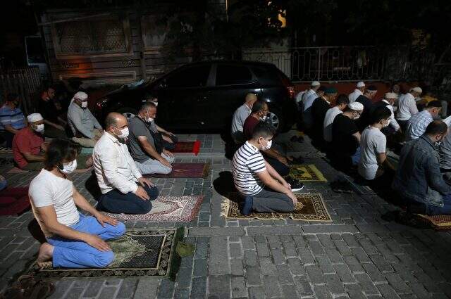 Vatandaşlar, sabah namazında Ayasofya Camii'ne akın etti Vatandaşlar, sabah namazında Ayasofya Camii'ne akın etti