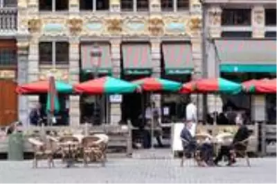 Koronavirüs: Avrupa'da vaka sayıları artıyor, yeni önlemler gündemde