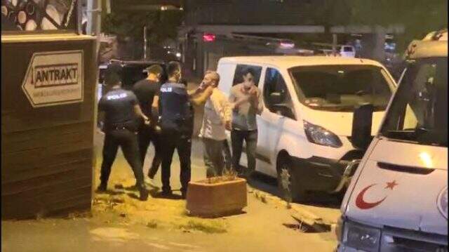 Maltepe'de bir kafeye ihbara giden polislere ateş açıldı: 10 gözaltı
