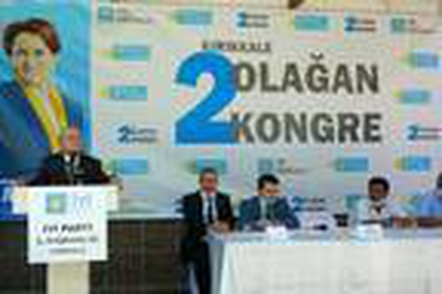 İYİ Parti'den Kırıkkale'de sosyal mesafesiz kongre İYİ Parti'den Kırıkkale'de sosyal mesafesiz kongre