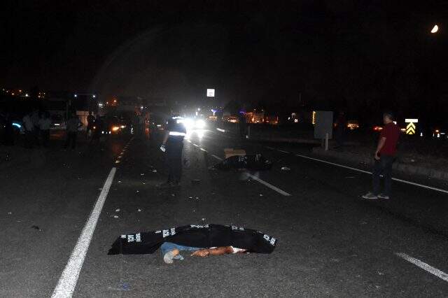 Gece yarısı feci kaza! Otomobille çarpışan motosikletteki 2 kişi hayatını kaybetti Gece yarısı feci kaza! Otomobille çarpışan motosikletteki 2 kişi hayatını kaybetti