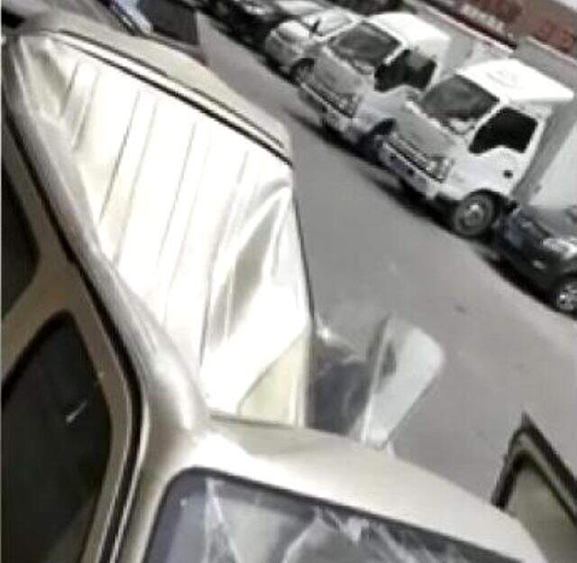 Böylesi filmlerde yaşanır! 8 katlı binanın çatısından atlayan genç, yara almadan kurtuldu Böylesi filmlerde yaşanır! 8 katlı binanın çatısından atlayan genç, yara almadan kurtuldu