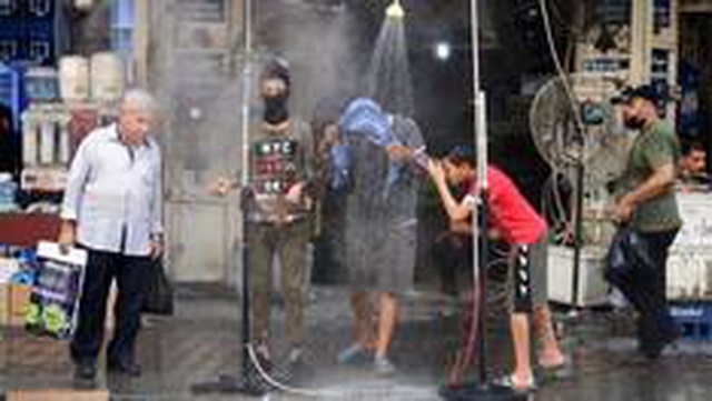 Fotoğraflarla: Hava sıcaklığının 51C dereceyi bulduğu <a class='keyword-sd' href='/irak/' title='Irak'>Irak</a>'ta serinleme yöntemleri