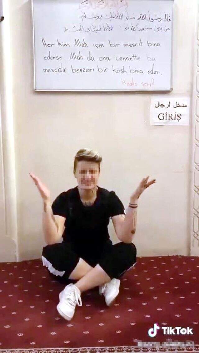 Camiye ayakkabıyla girip çektiği videoyu paylaştı, hakkında yasal işlem başlatıldı Camiye ayakkabıyla girip çektiği videoyu paylaştı, hakkında yasal işlem başlatıldı