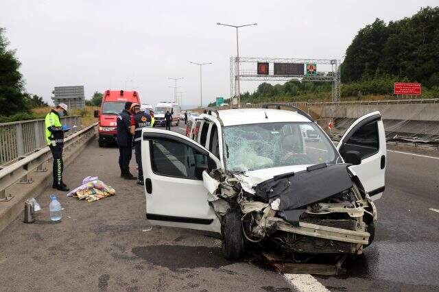 Zincirleme kaza zincirleme yaralanmaya neden oldu: 3 araçtan toplamda 8 kişi yaralandı Zincirleme kaza zincirleme yaralanmaya neden oldu: 3 araçtan toplamda 8 kişi yaralandı